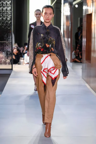Look 19